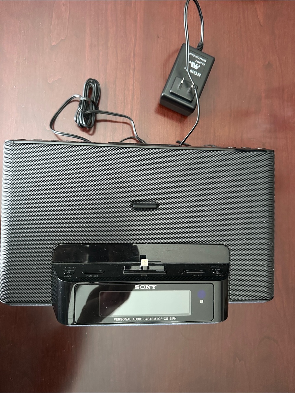 Sony Black IPod Dock with AM/FM and Alarm Clock Display - Picture 2 of 7